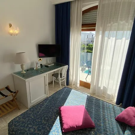 Bougainville Luxury Boutique מלון אנה קאפרי